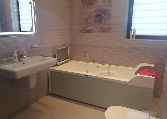 Np Sunshine Bed & Breakfast *